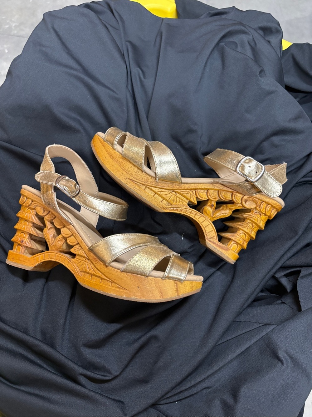 Lucky Lou Shoes Gold Pagoda Wooden Wedges - size 8!